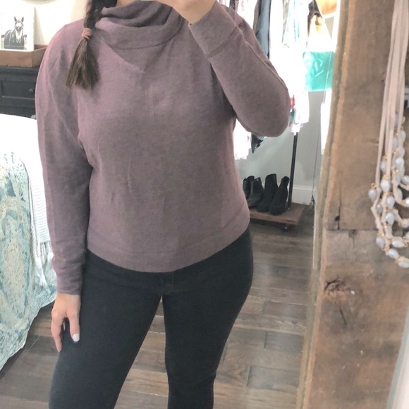 Avia medium plum color cozy athleisure sweatshirt - Picture 1 of 4